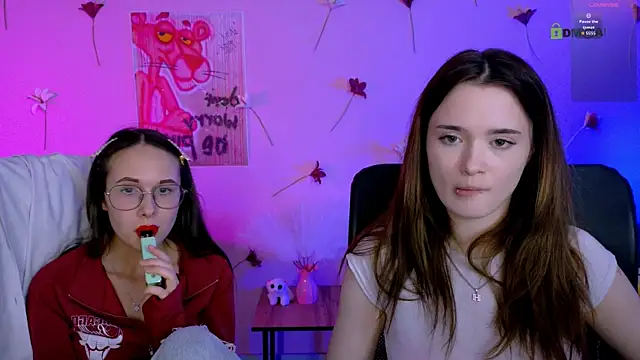 liana_kisses webcam
