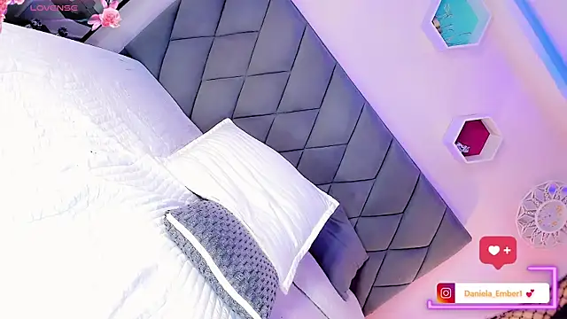 Amira_Ember webcam