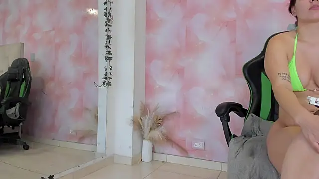 aida_rose_ webcam