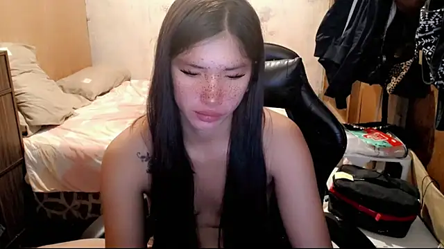 yanaleciousxx webcam