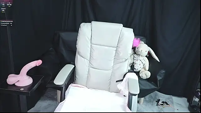 Mia--11 webcam