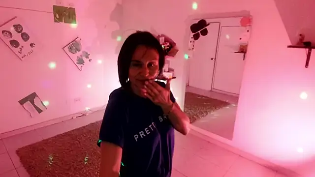 Lola_137 webcam