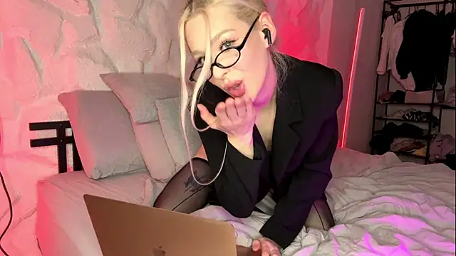 leila_elli webcam