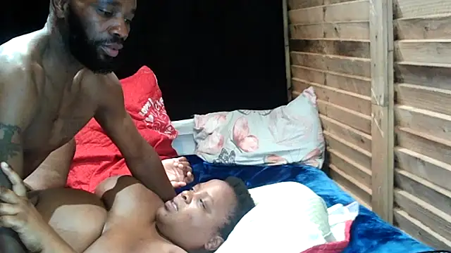 BUSTYY44DD webcam