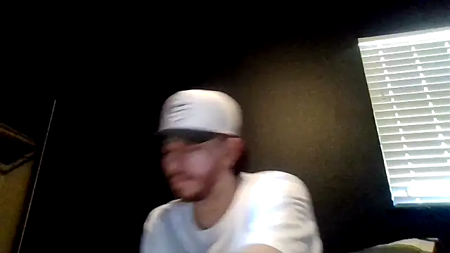 Tallhungcloudyyy webcam