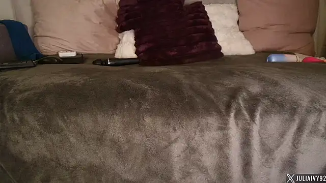 Julia-Ivy webcam
