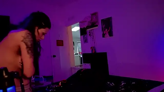 AshenRoe webcam