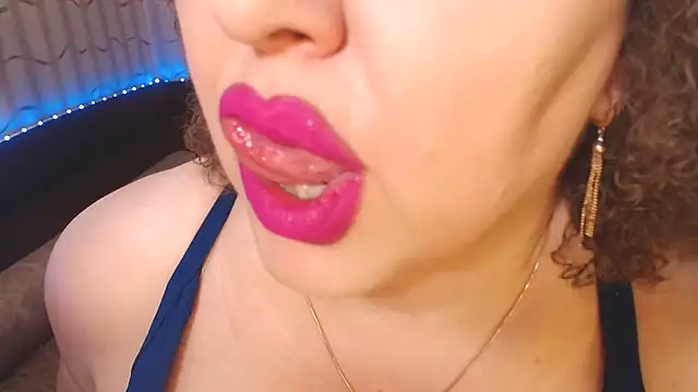 BustyKatty webcam