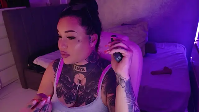 _MelinaCurves_ webcam