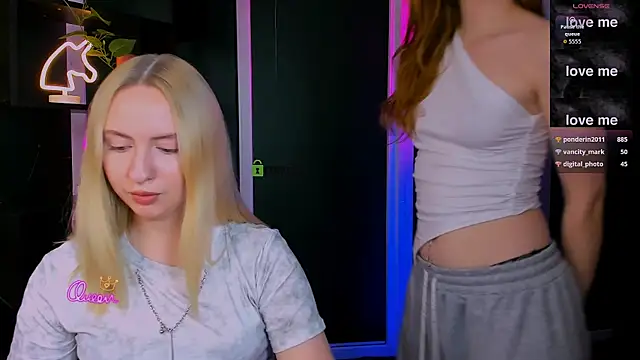 mila_glow1 webcam