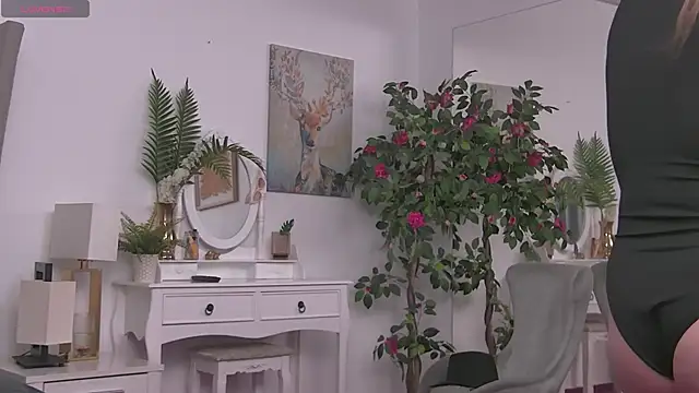 ZoeSkyee webcam