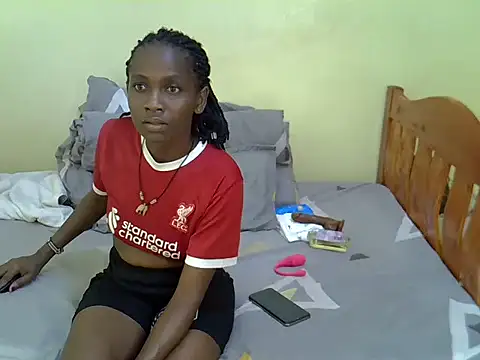 Pearl_petite webcam