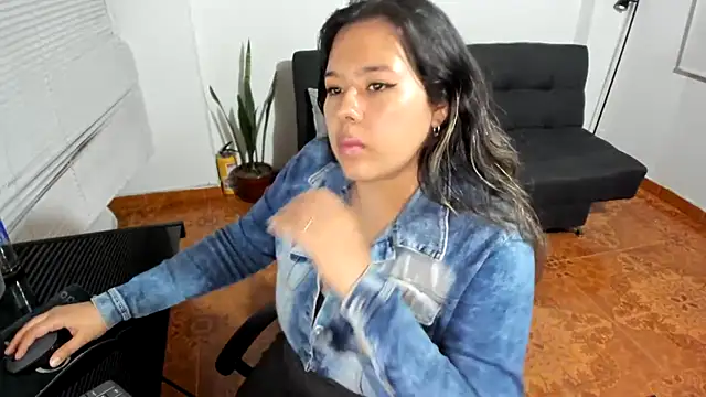 LinaBrowm webcam