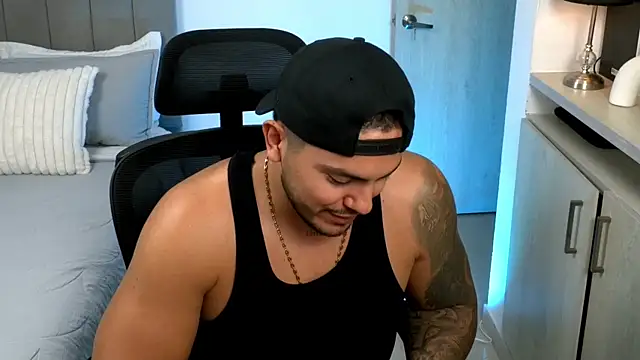 owen-pierces webcam