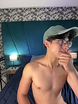 aaron_eze (M young) - Naked Aaron