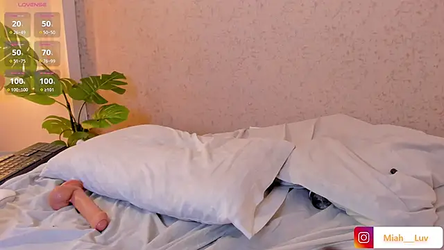 miah_luv (F teen) - FUCK MY ASS. DILDO FOR MY ASS