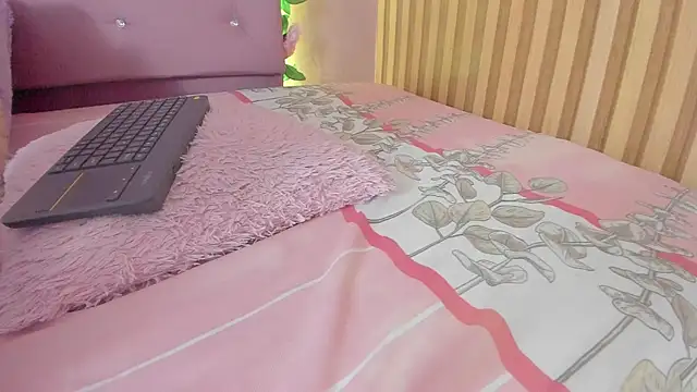 lovely__kiss__ webcam