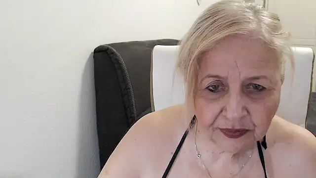 SusiLifeXXX webcam