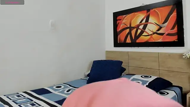 Lauralove_69 webcam