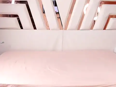 MiaKleinX webcam