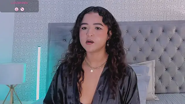 Evaa_Lunna_ webcam