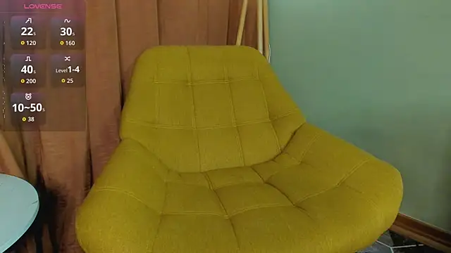 LeyaBloom webcam