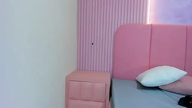 ScarletAura26 webcam