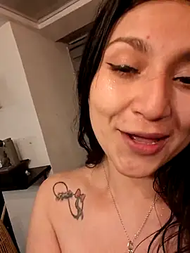 Magenta_Moon Live Webcam on Stripchat