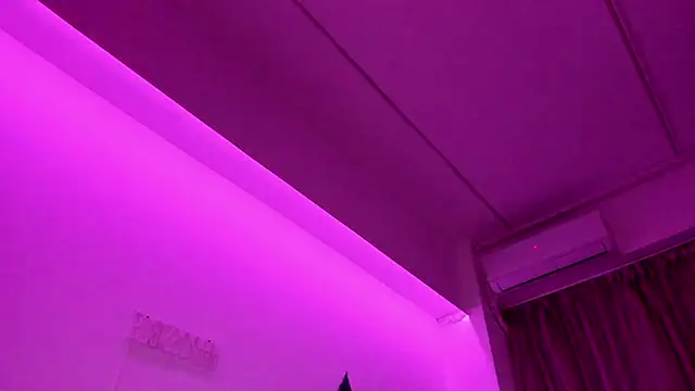 EmeraldKatt webcam