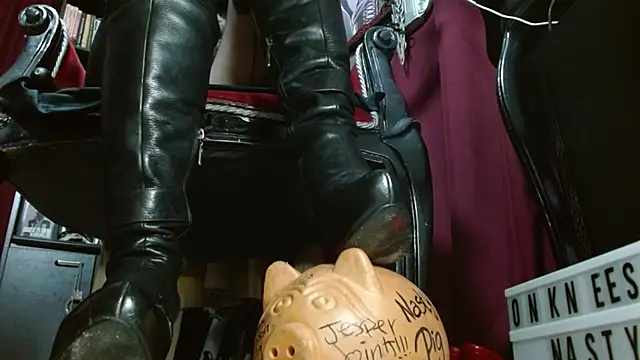 MeGoddesSara webcam