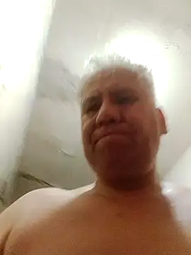 Momlover2022 webcam