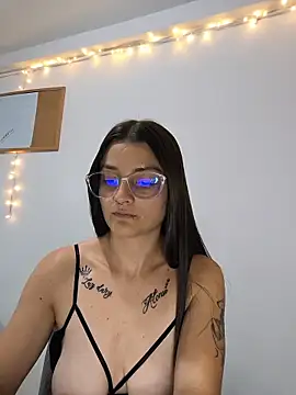 Coralinne__ webcam