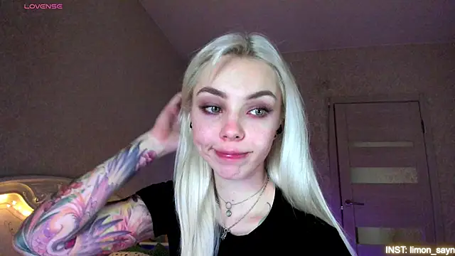LillyMoure_ webcam
