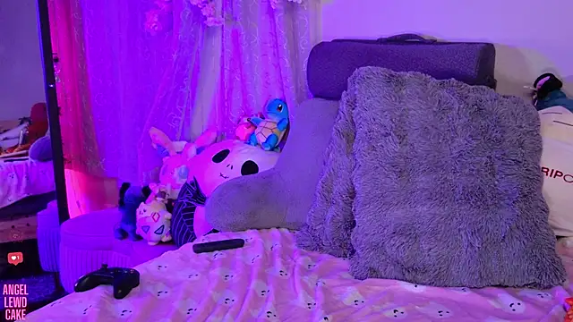 Angel-Lewd-Cake webcam