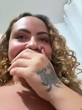 chloe_leaozinho (Ask my age) - Chupar minha manicure e o marido dela