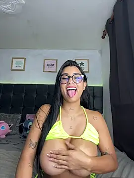 lovely_violet13 webcam