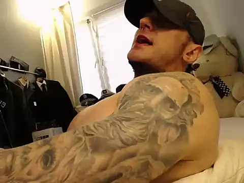 ballardbret (Ask my age) - Cock stroking, flexing, dirty talking. X