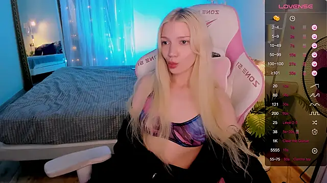 AnyaTaylor_ webcam