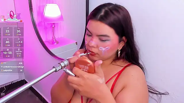 klhoe_boobs webcam
