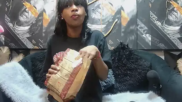 Lilmisbaddyxxx webcam