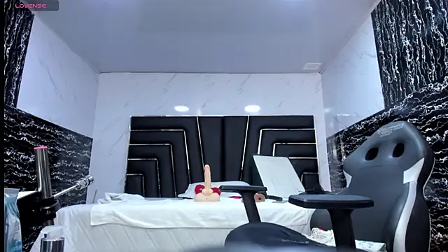 Ladyy_Scarlett webcam