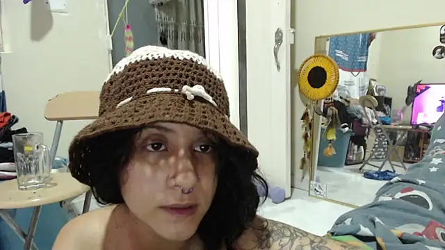 AlinaWoolf_ webcam