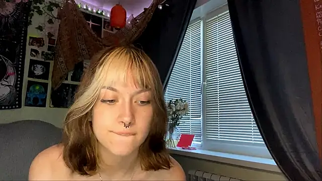 YourFavoriteAltgirl webcam