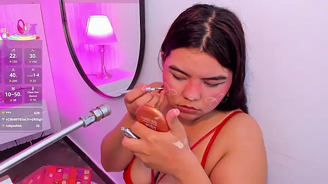 klhoe_boobs webcam