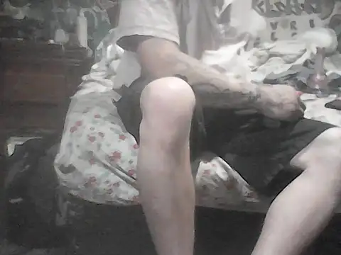 Twoslipperywhenwett webcam