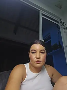 Pretty_Julieta webcam