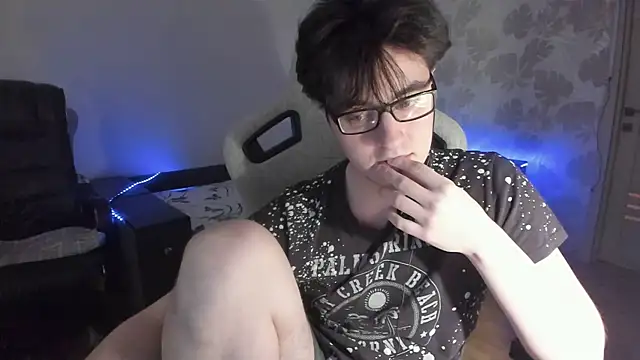 Knuckles17 webcam