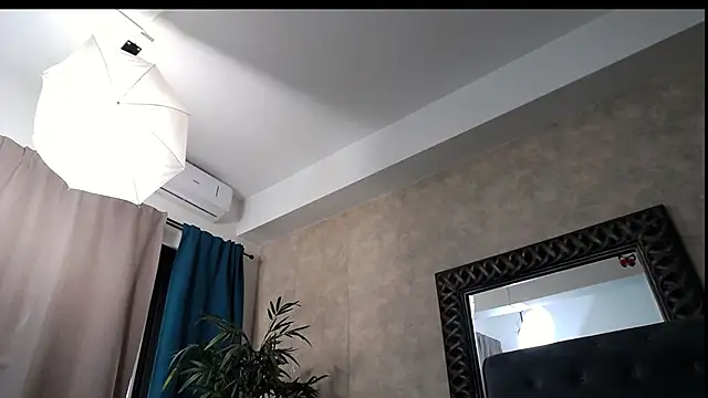 SaraElise webcam