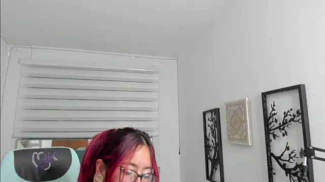 Sara_Red_X webcam