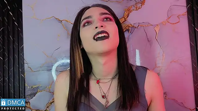 MaeveKuro webcam